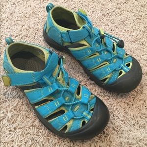 Keen Closed Toe Hiking Sandals